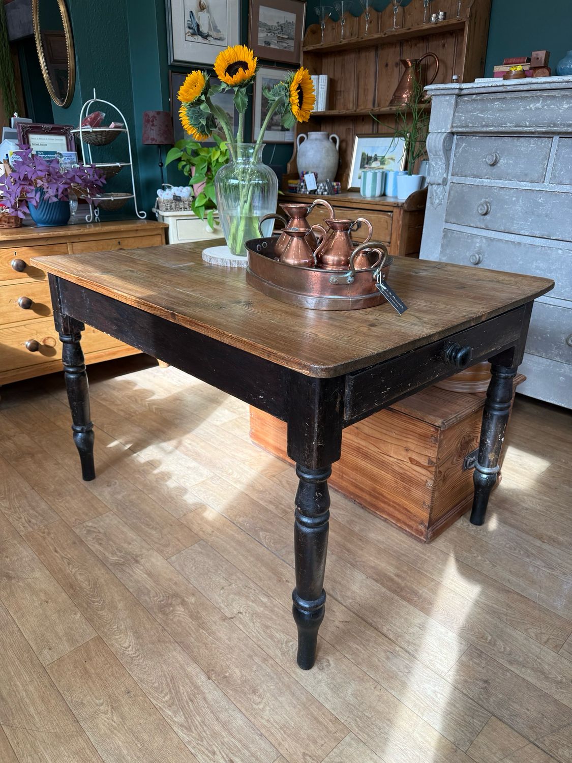 Antique Pine Farmhouse Kitchen / Dining Table Antique Pine Farmhouse Kitchen / Dining Table