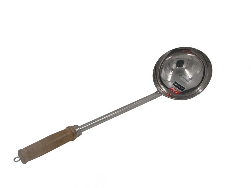 WELCOME PM SS PATTI LADLE WOOD HANDLE 8&quot; P-35-23