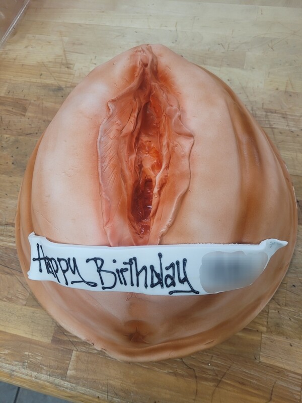 Vulva cake