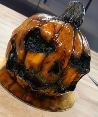 Jack-o-lantern cake