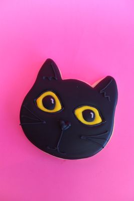 Black cat cookie