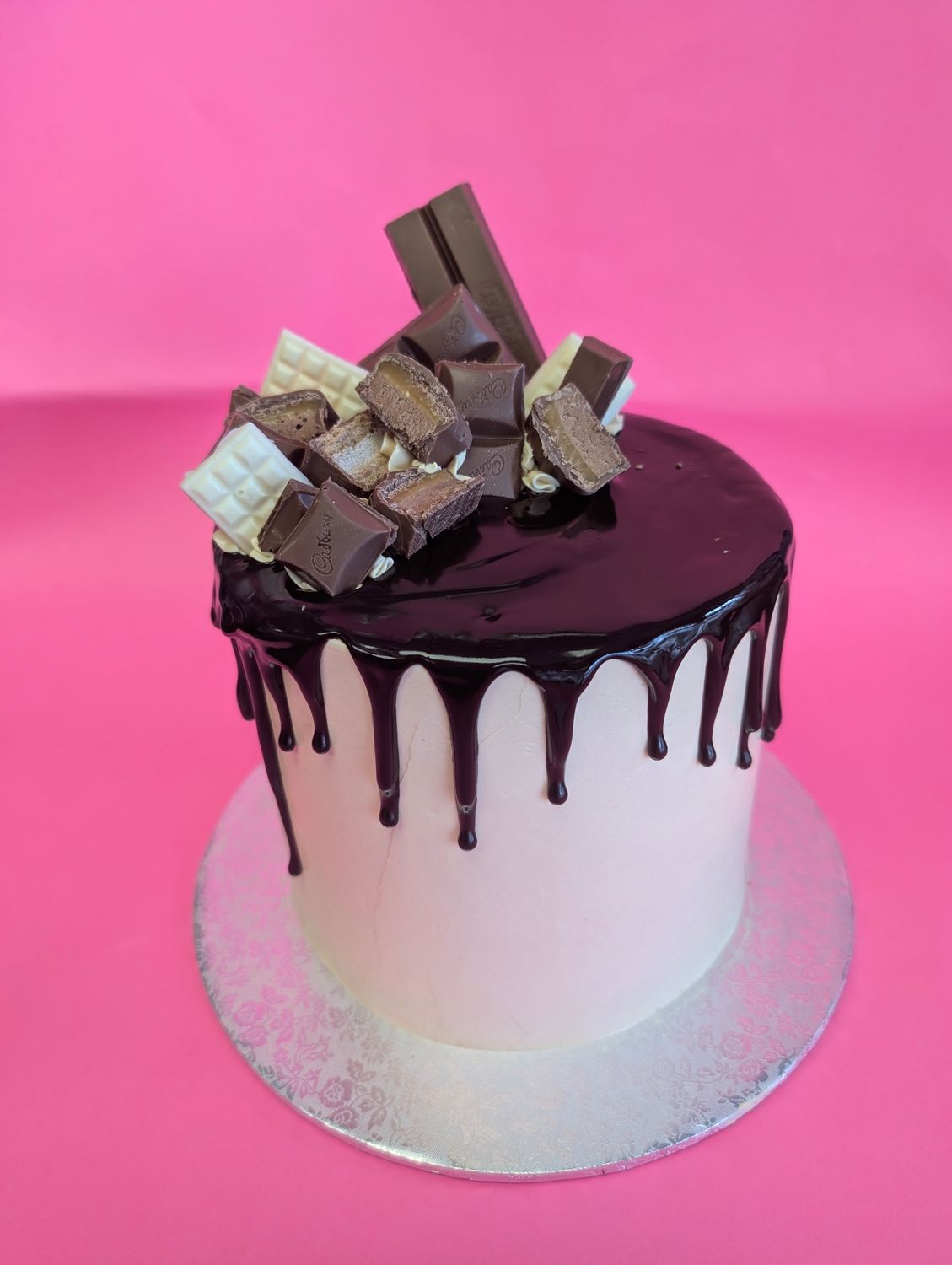 Chocolate caramel candy bar cake