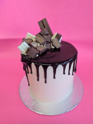 Chocolate caramel candy bar cake