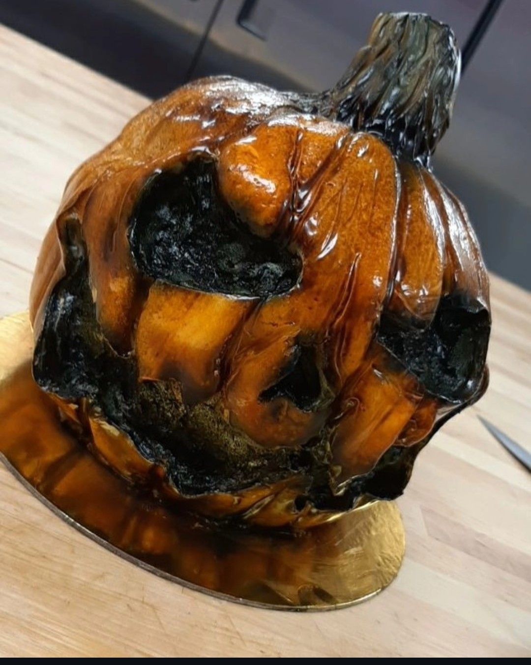 Jack-o'-lantern cake