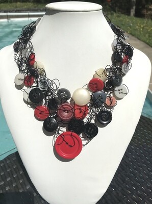 COLLIER ROYAL BOUTONS ROUGE ET NOIR