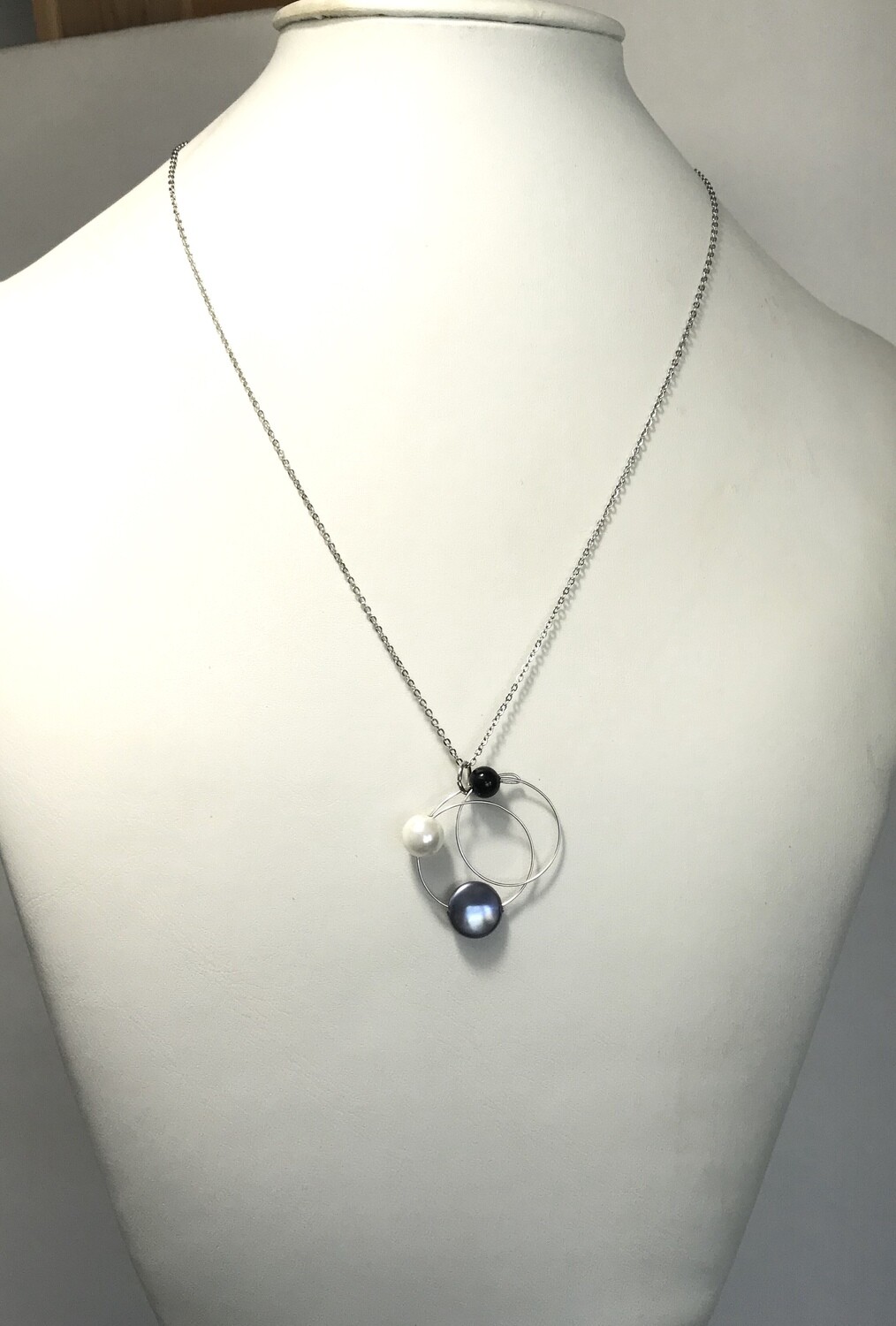 COLLIER PORTE-BONHEUR MIX GRIS BLANC NOIR