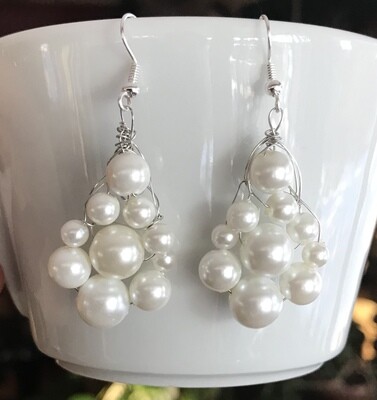 BOUCLES D’OREILLES TRIANGLE DE PERLES