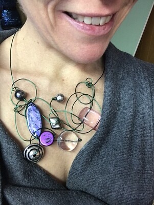 COLLIER PROSPÉRITÉ  MAUVE ET VERT