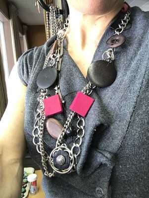 COLLIER CARRÉ  ROSE BOISÉ