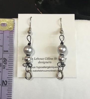 BOUCLES D’OREILLES GRIS ARGENTÉ  DE FANTAISIE