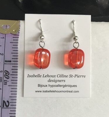 BOUCLES D’OREILLES CARRÉ  DE VERRE ROUGE