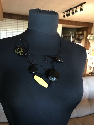 COLLIER JAUNE NOIR