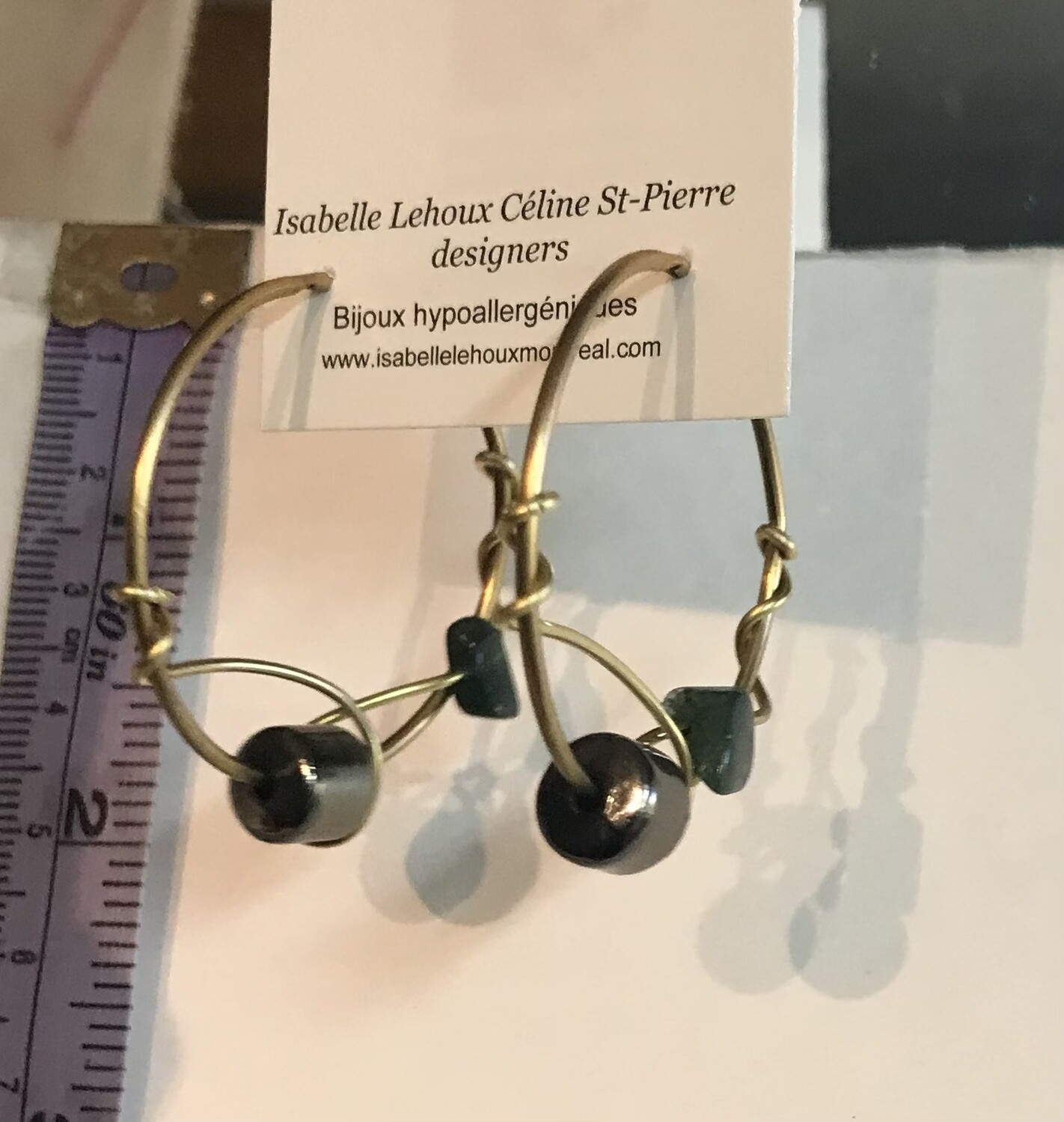 BOUCLES D’OREILLES ANNEAUX LAITON ET DESIGN HÉMATITE