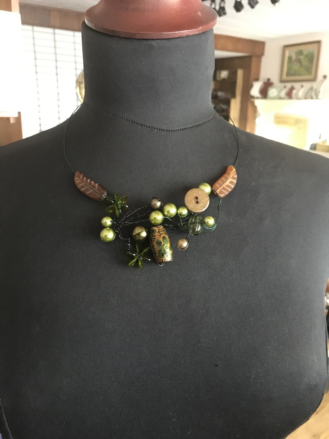 COLLIER VERT FEUILLES