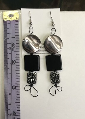 BOUCLES D’OREILLES CARRÉ  NOIR