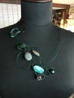 COLLIER FEUILLAGE ÉMERAUDE