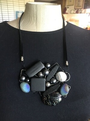 COLLIER URBAIN NOIR