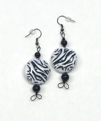 BOUCLES D’OREILLES PASTILLES NOIRES ET BLANCHES
