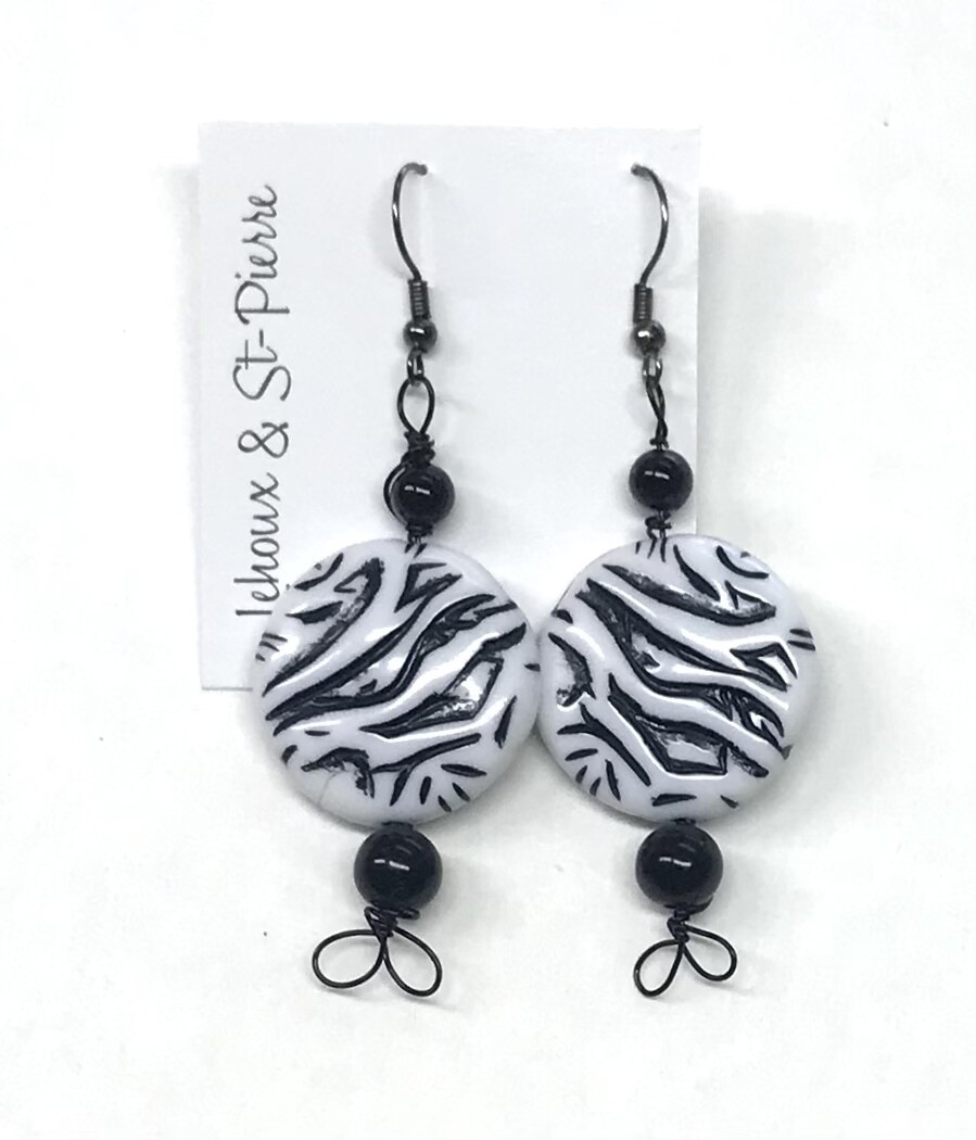 BOUCLES D’OREILLES PASTILLES NOIRES ET BLANCHES
