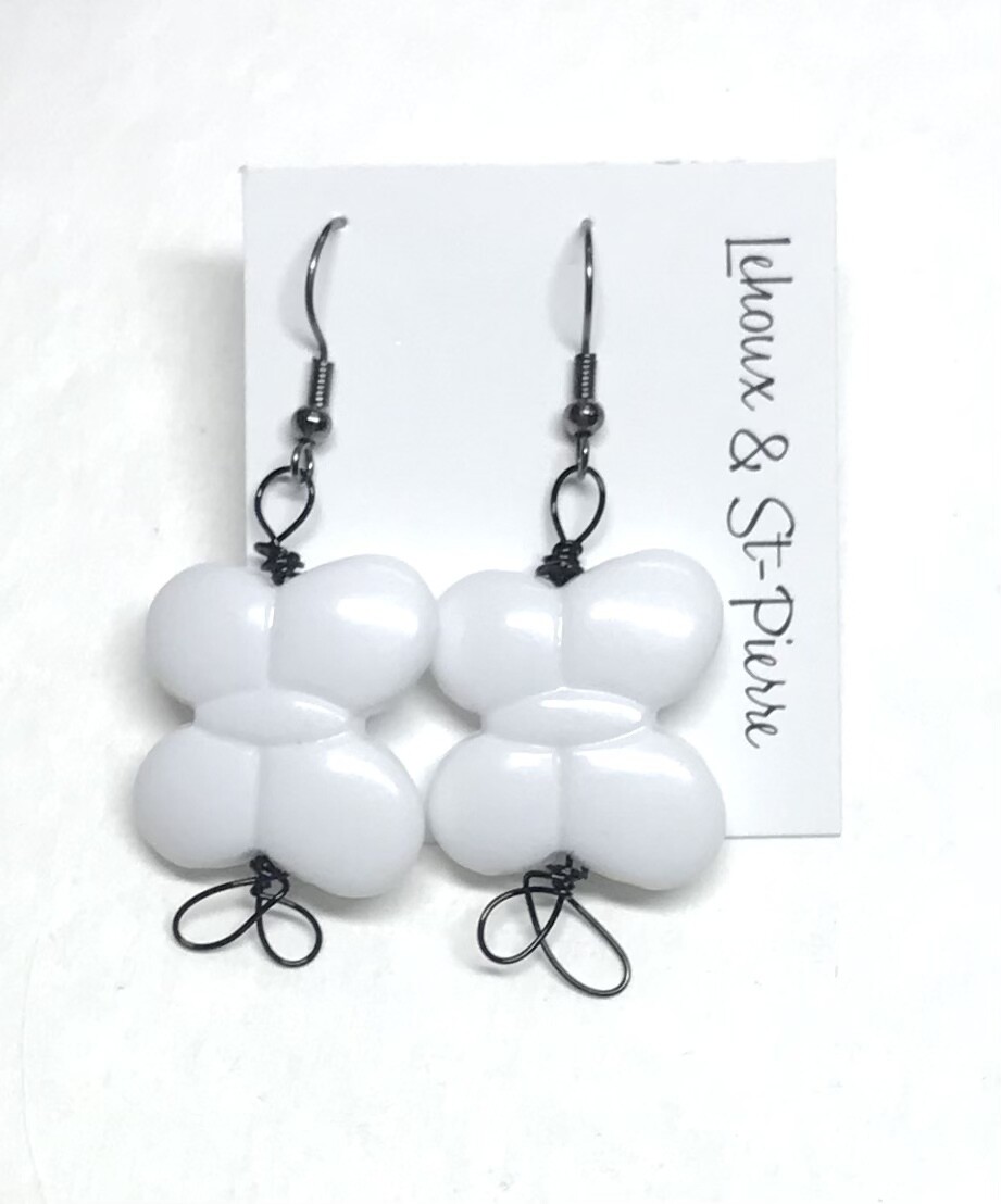 BOUCLES D’OREILLES PAPILLONS BLANCS