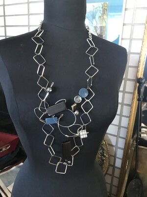 COLLIER CARRÉ BLEU
