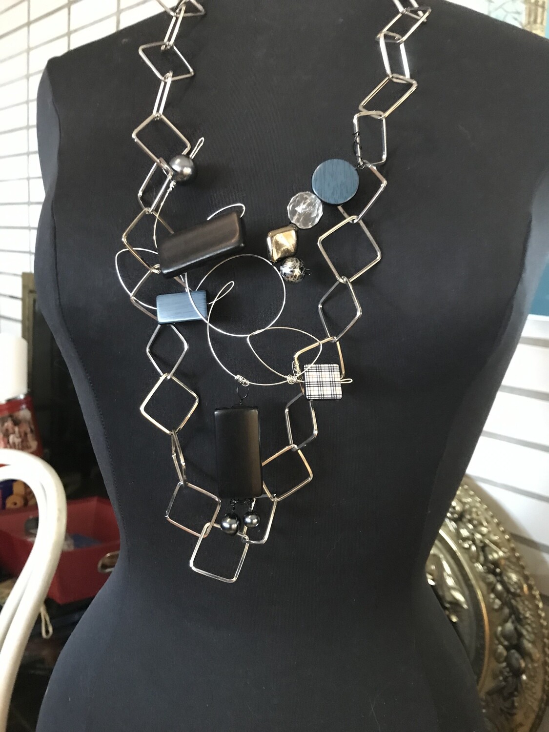 COLLIER CARRÉ BLEU