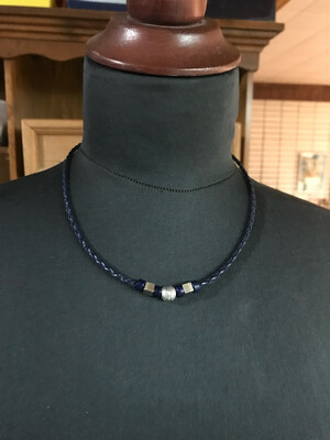 COLLIER CARRÉ BLEU