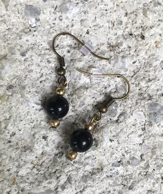 BOUCLES D’OREILLES PETITES NOIRES