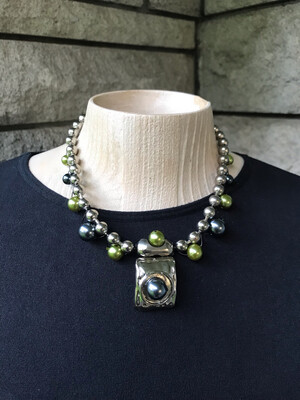 COLLIER URBAIN VERT