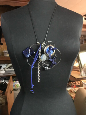 COLLIER BOUCLES BLEU DE NUIT
