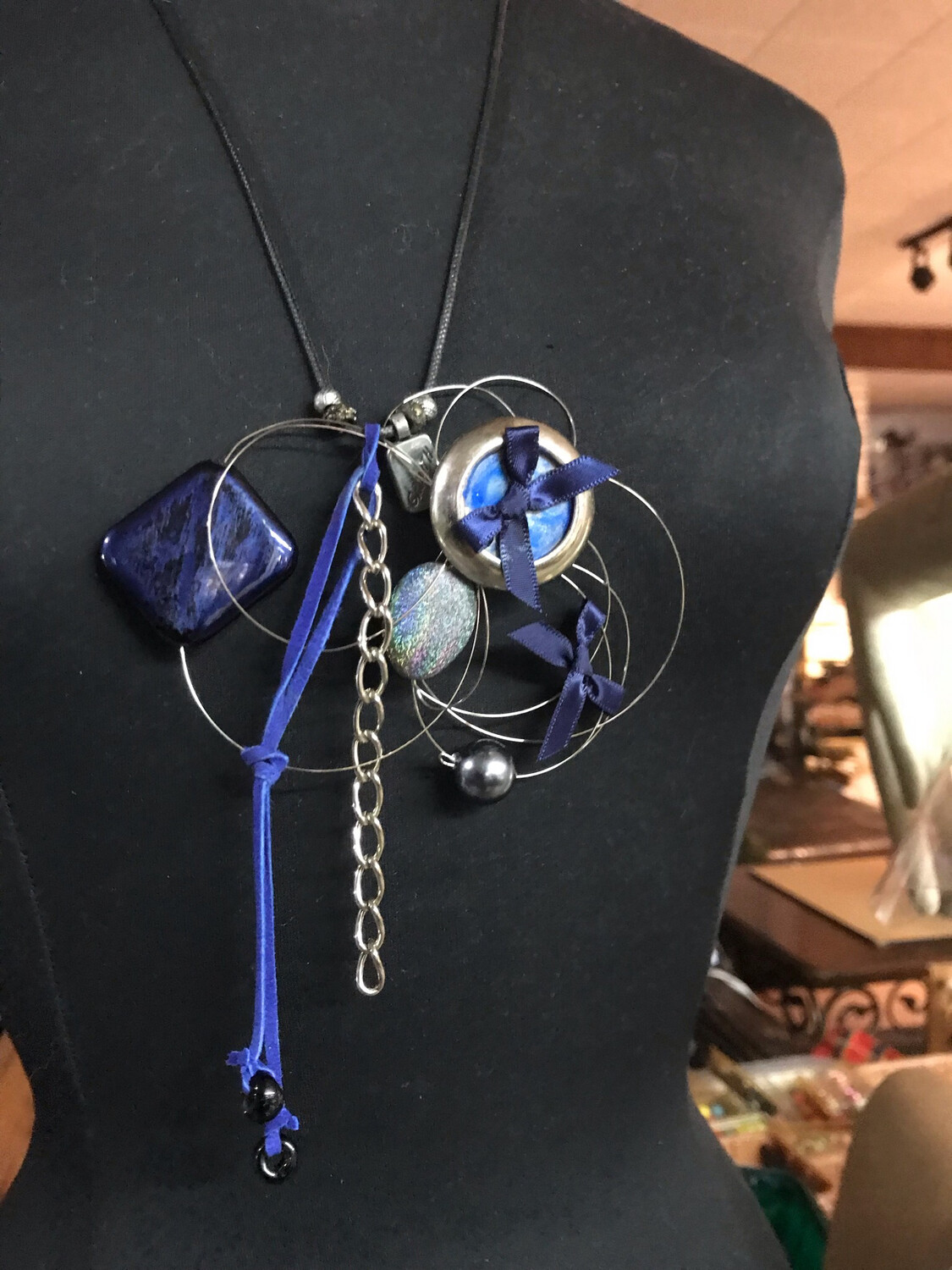 COLLIER BOUCLES BLEU DE NUIT