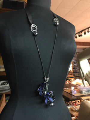 COLLIER CORDON BOUCLÉ BLEU DE NUIT