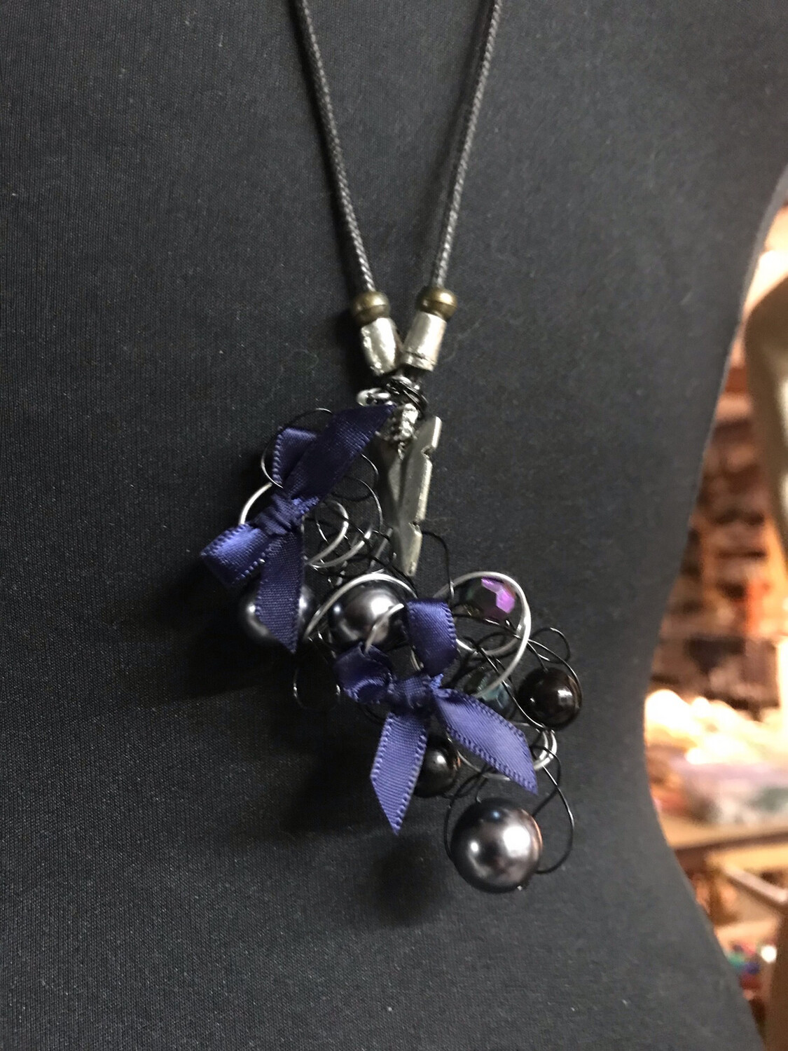 COLLIER CORDON BOUCLÉ BLEU DE NUIT