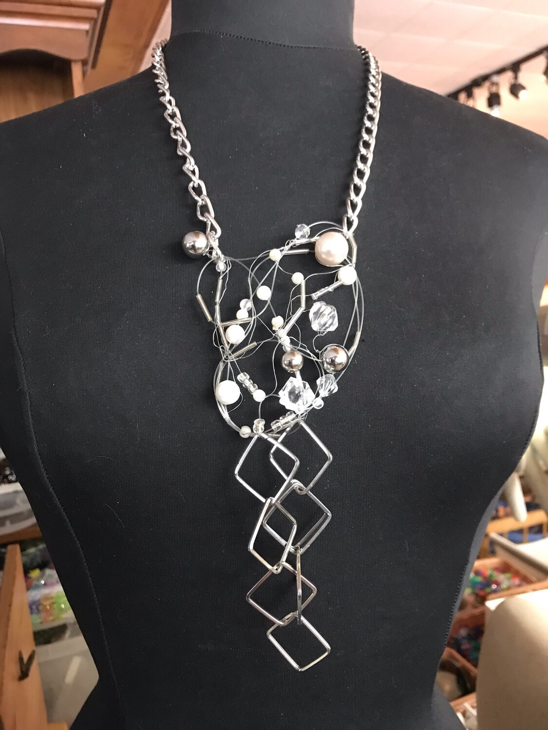 COLLIER BLANC DE GLACE