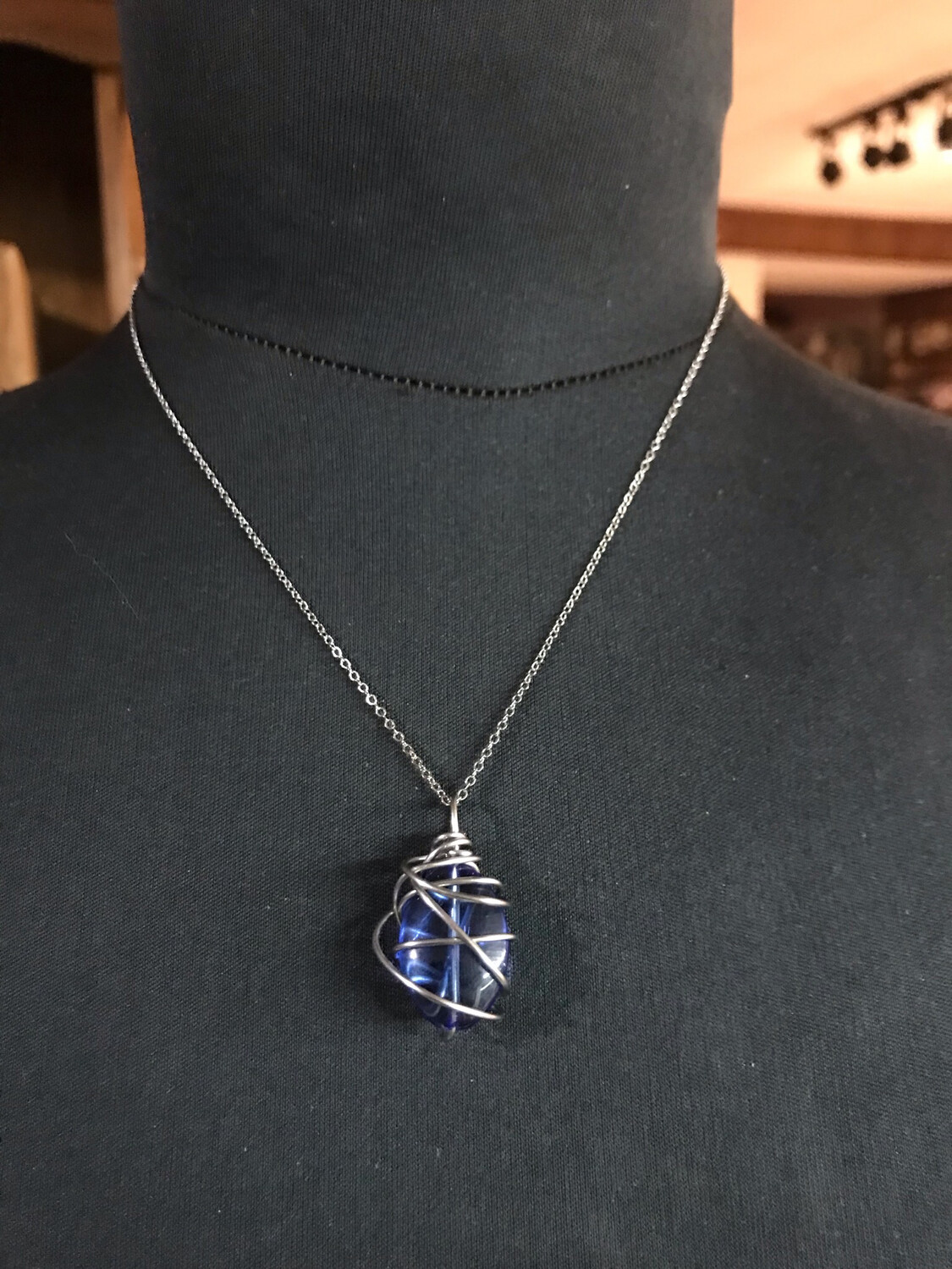 COLLIER BLEU DE VERRE