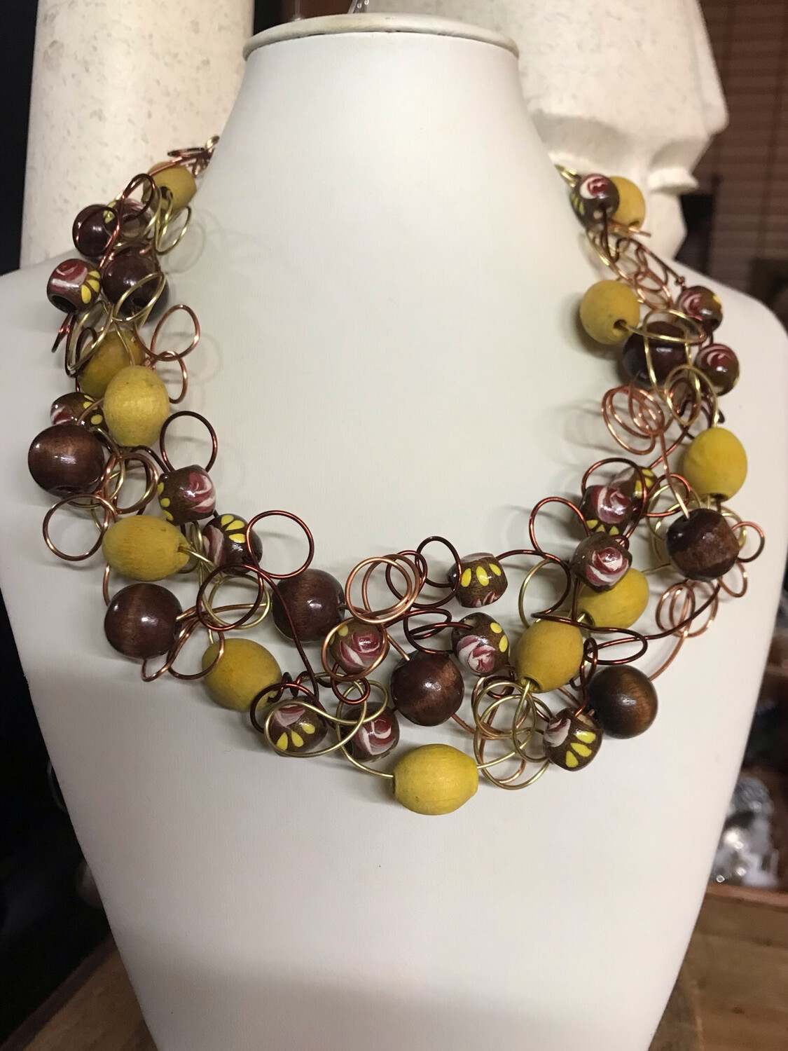 COLLIER ROYAL JAUNE BOISÉ