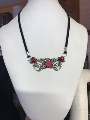 COLLIER LE VOYAGEUR ROUGE