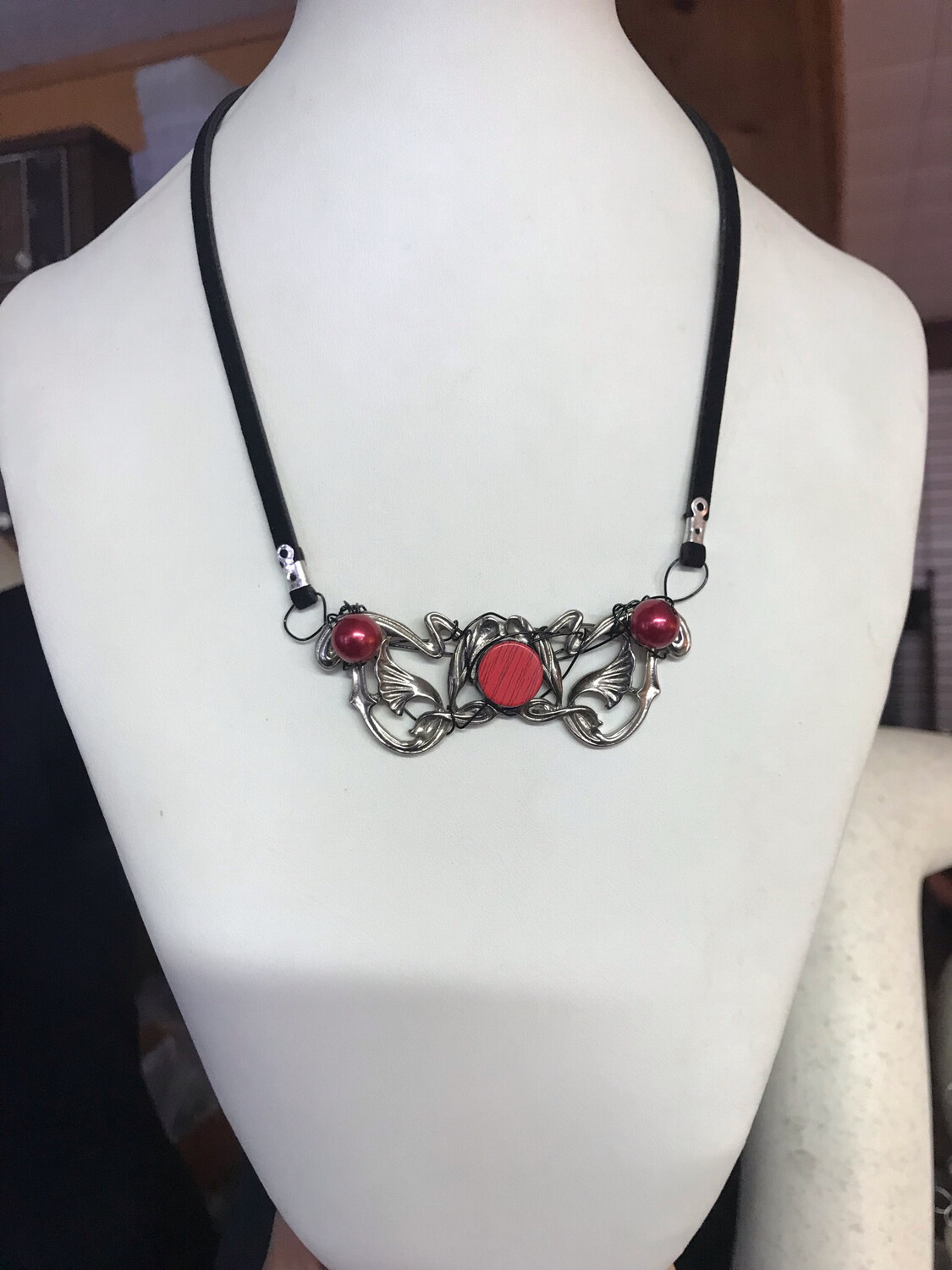 COLLIER LE VOYAGEUR ROUGE