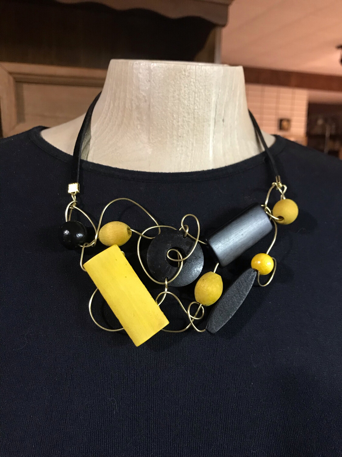 COLLIER BOIS D’ARCHITECTURE JAUNE