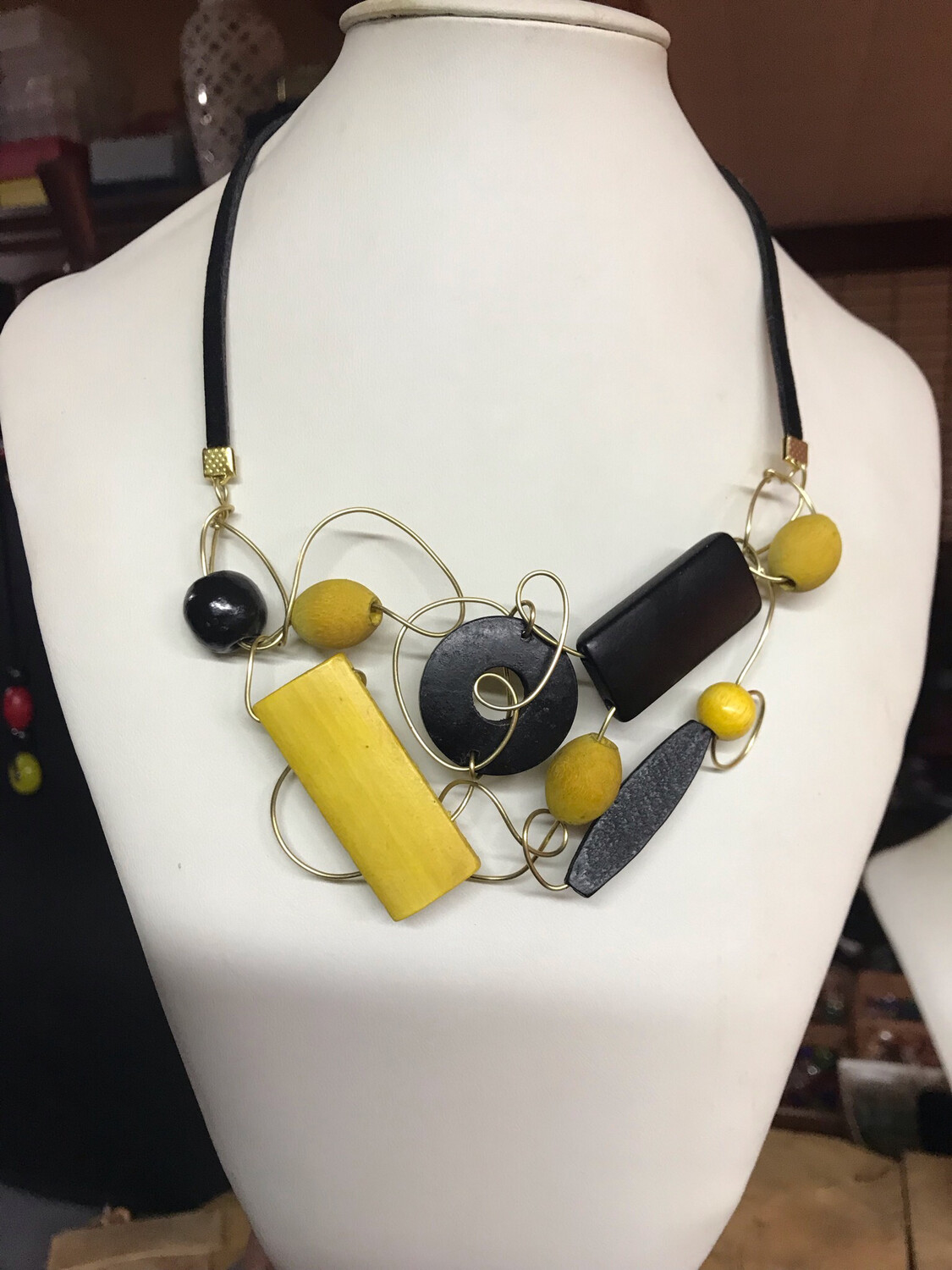 COLLIER BOIS D’ARCHITECTURE JAUNE