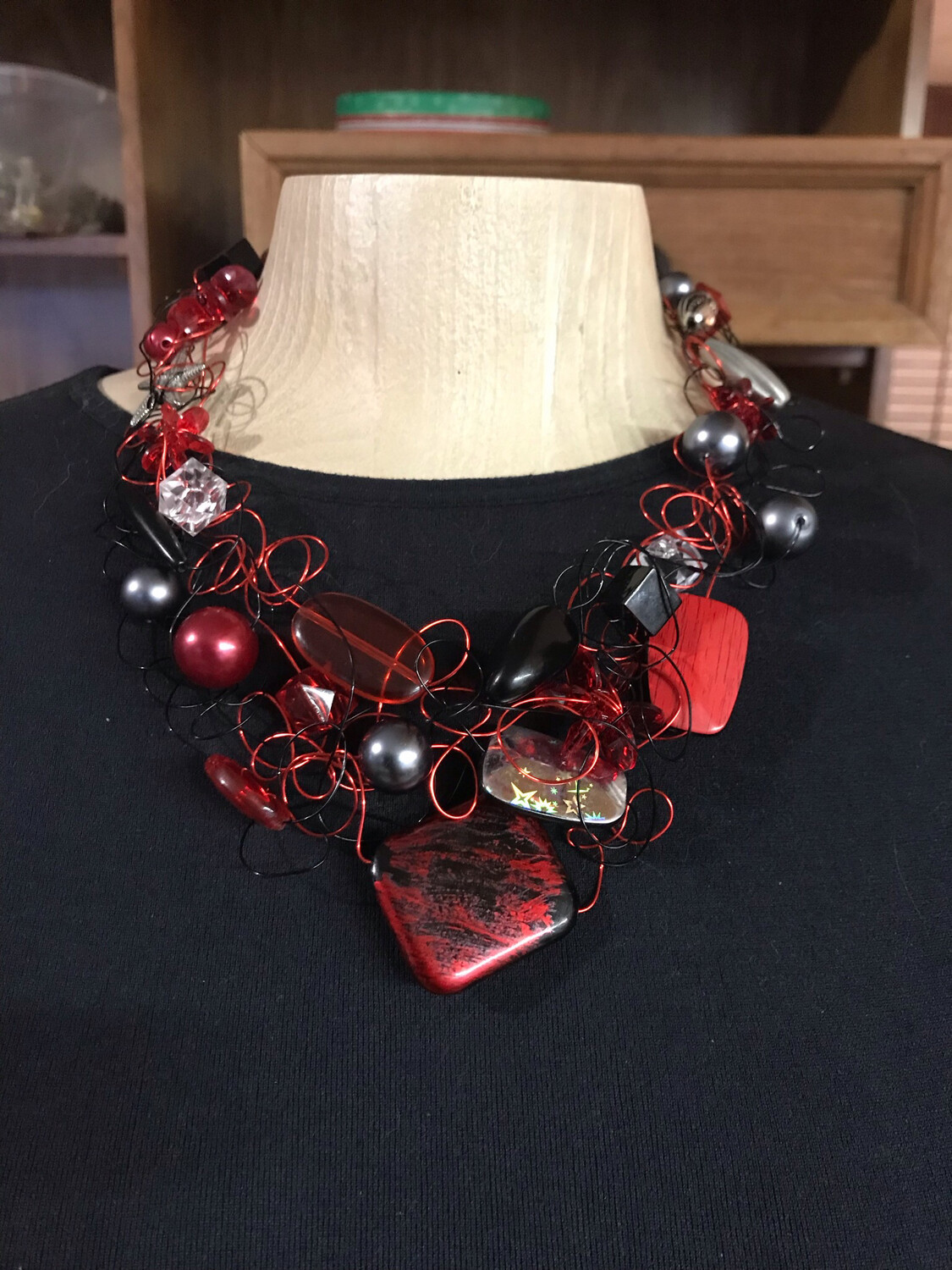 COLLIER ROYAL MULTIPIÈCES ROUGE