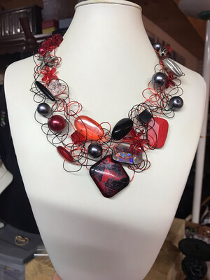 COLLIER ROYAL MULTIPIÈCES ROUGE