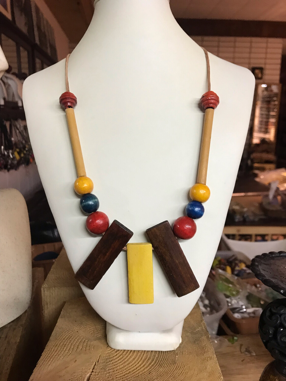 COLLIER BOIS D’INSPIRATION MULTICOLORE 