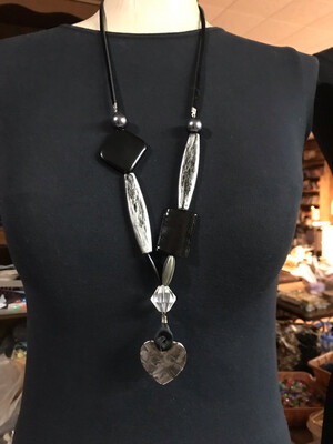 COLLIER COEUR ARTISTIQUE NOIR