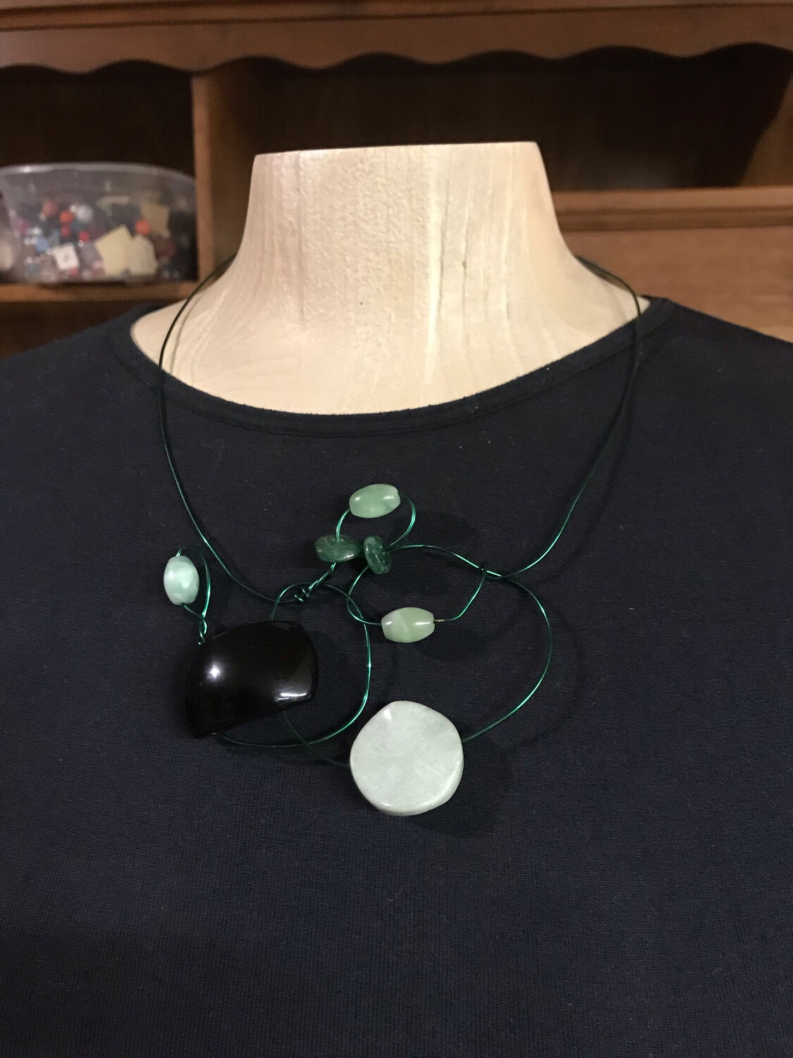 COLLIER DESIGN EN PIERRES