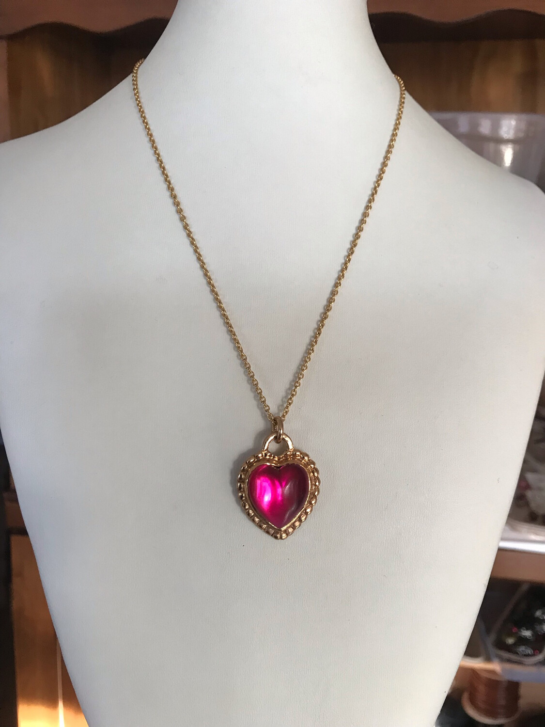 COLLIER COEUR VINTAGE FUSHIA