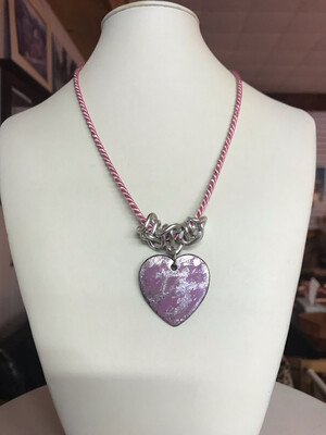 COLLIER COEUR PEINT À LA MAIN ROSE