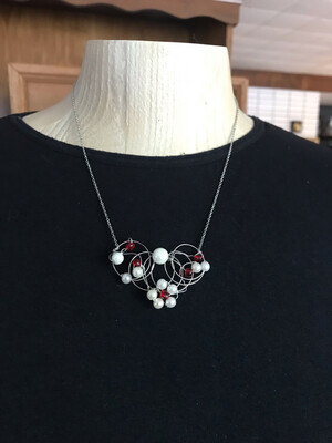 COLLIER ANNEAUX ET ROSETTES ROUGE ET BLANC