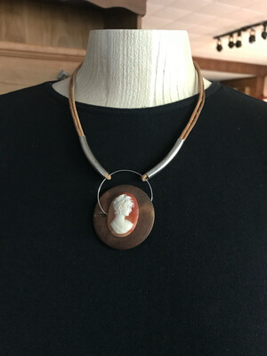 COLLIER CAMÉE BOIS PÊCHE FUZZY