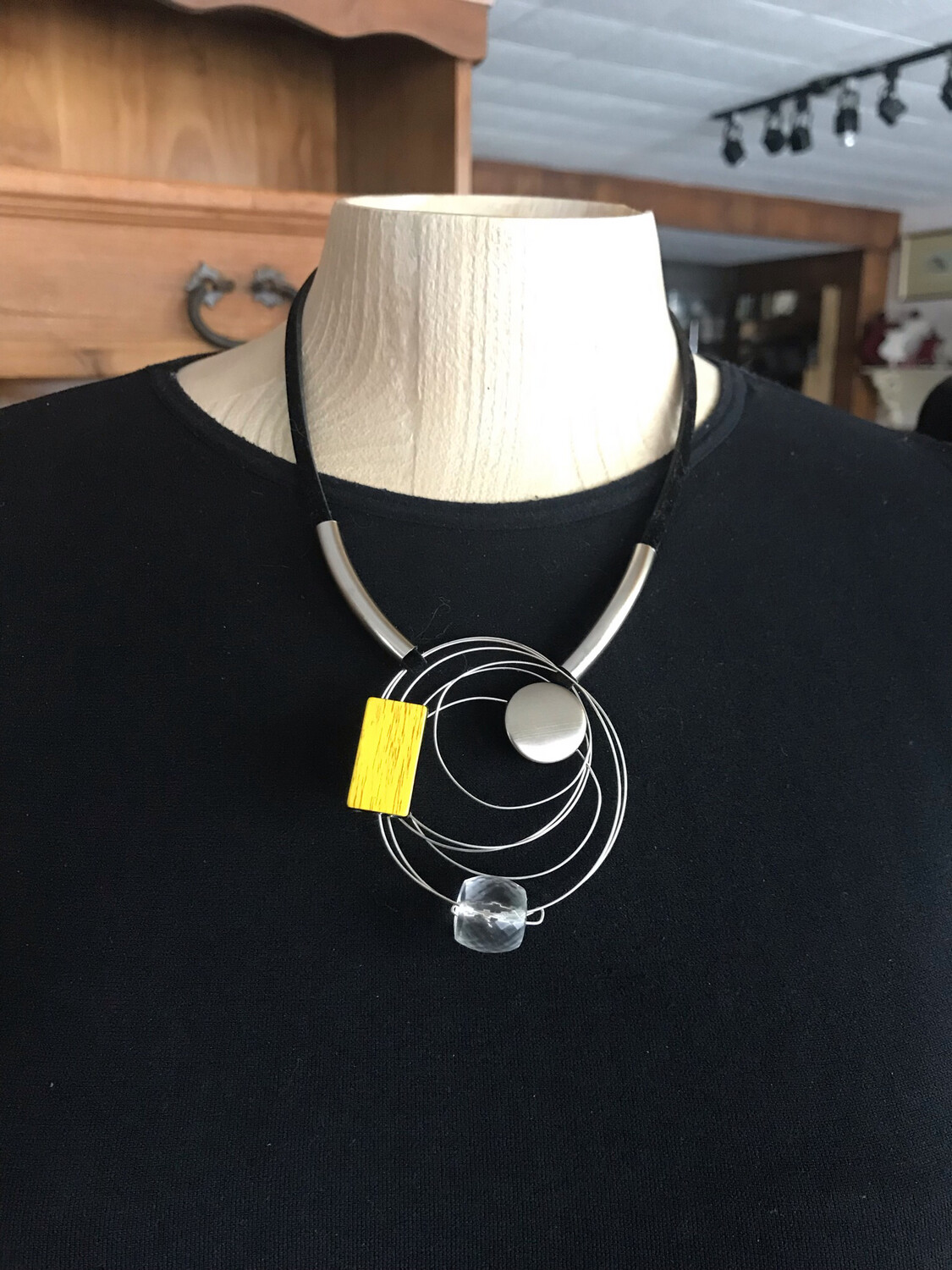 COLLIER C CHIC JAUNE